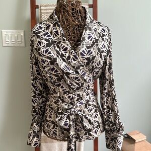 Banana Republic Size M longsleeves True Wrap Blouse